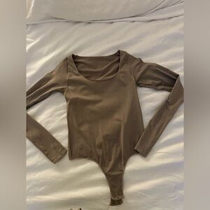 NWOT Skims Scoop neck bodysuit beige-tan S/M